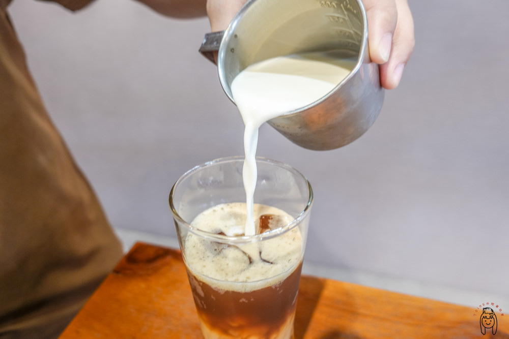 台南南區飲料 大同路「上宇林」厚鮮奶茶專賣店，使用高品質茶葉，點無糖也好喝，一喝就會驚艷，不小心就會喝完。