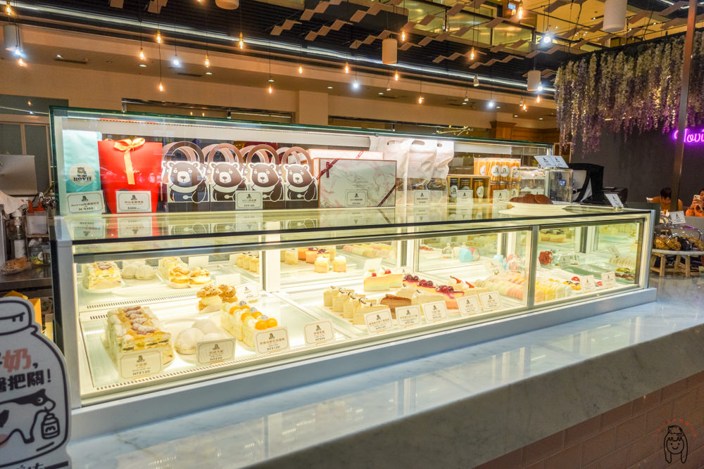 高雄下午茶 福華大飯店「Hovii Cafe」隱藏版IG網美咖啡廳，有世界最濃郁抹茶冰淇淋，還有高貴不貴的餐點、手作甜點及手作麵包喔！
