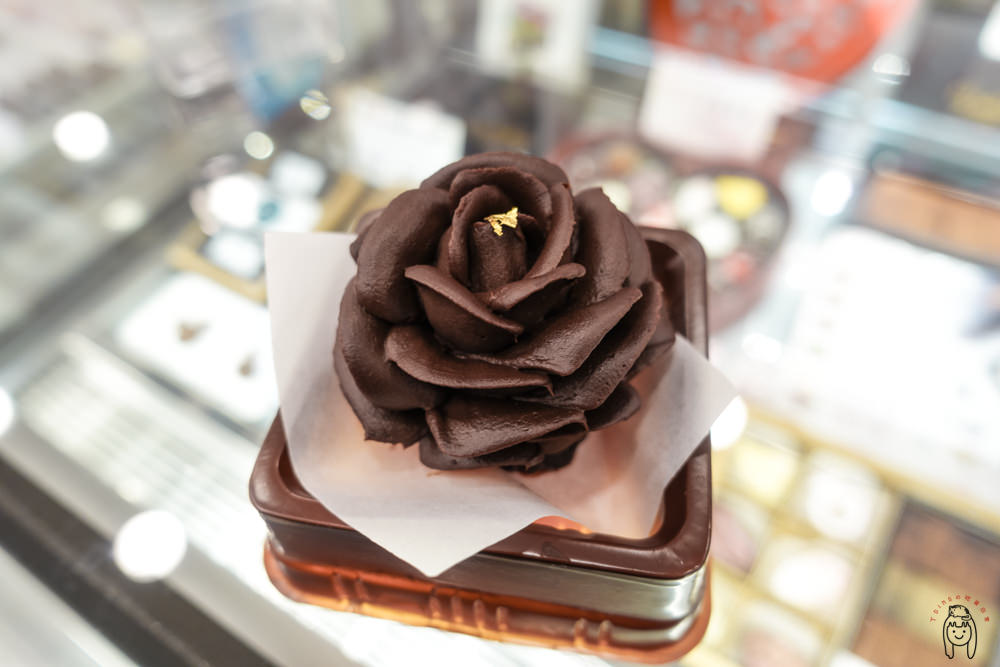 台南甜點 伴手禮首選「華侖婷娜巧克力」，精緻創意造型巧克力，迷人口感生巧克力，不定時會推出節慶造型巧克力，非常適合送禮或當伴手禮喔！