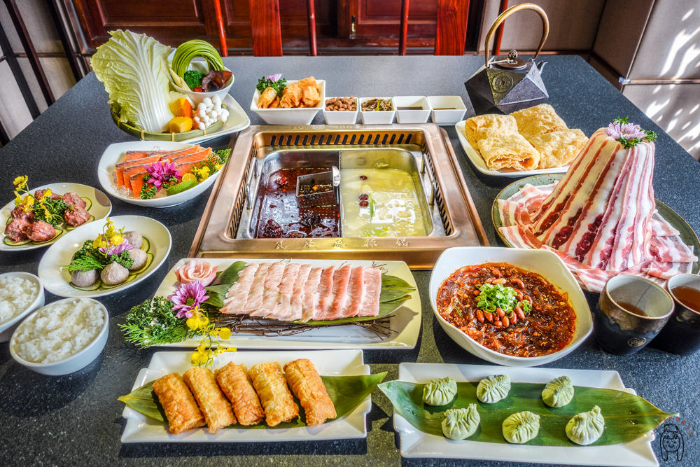 台中火鍋 瓦庫麻辣鍋，又麻又辣的道地麻辣鍋，搭配新鮮食材及噱頭十足打卡點，味蕾跟視覺一次滿足！