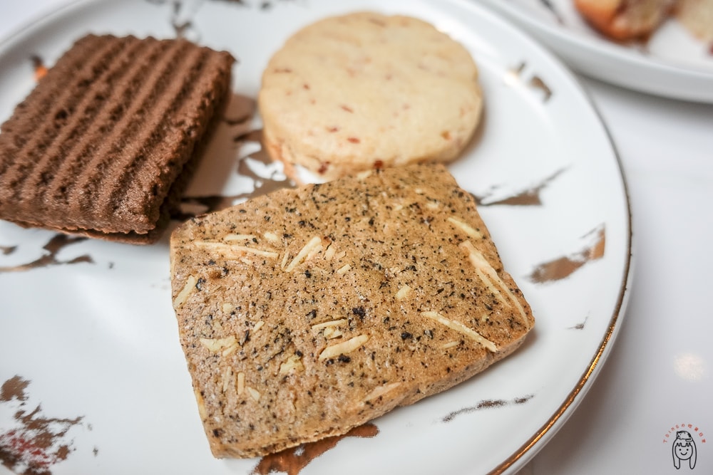 20251002-vnjxk 20251002-vnjxk