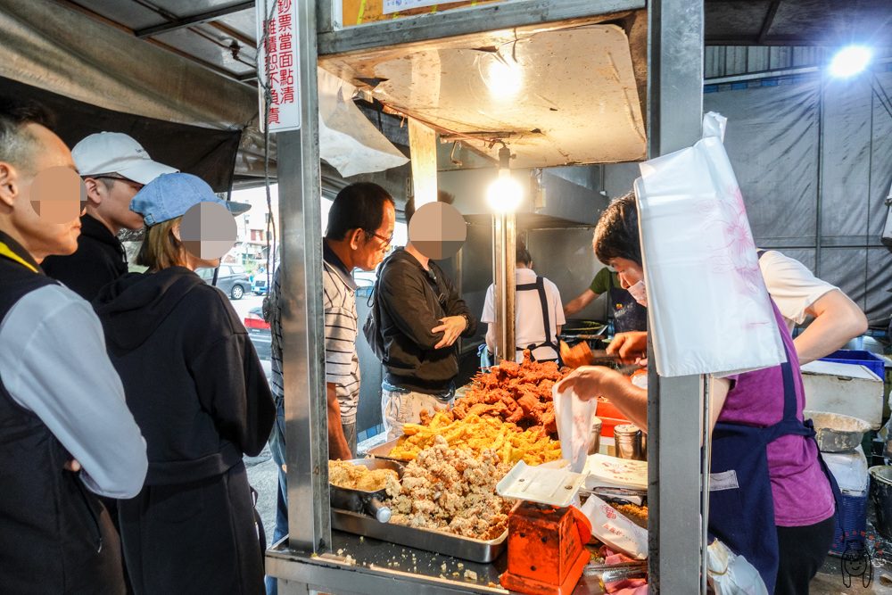 台南新化美食 最強炸雞「葉麥克炸雞」，用中藥獨家秘方調配，限量秒殺超美味炸雞，讓客人買到毫不手軟。