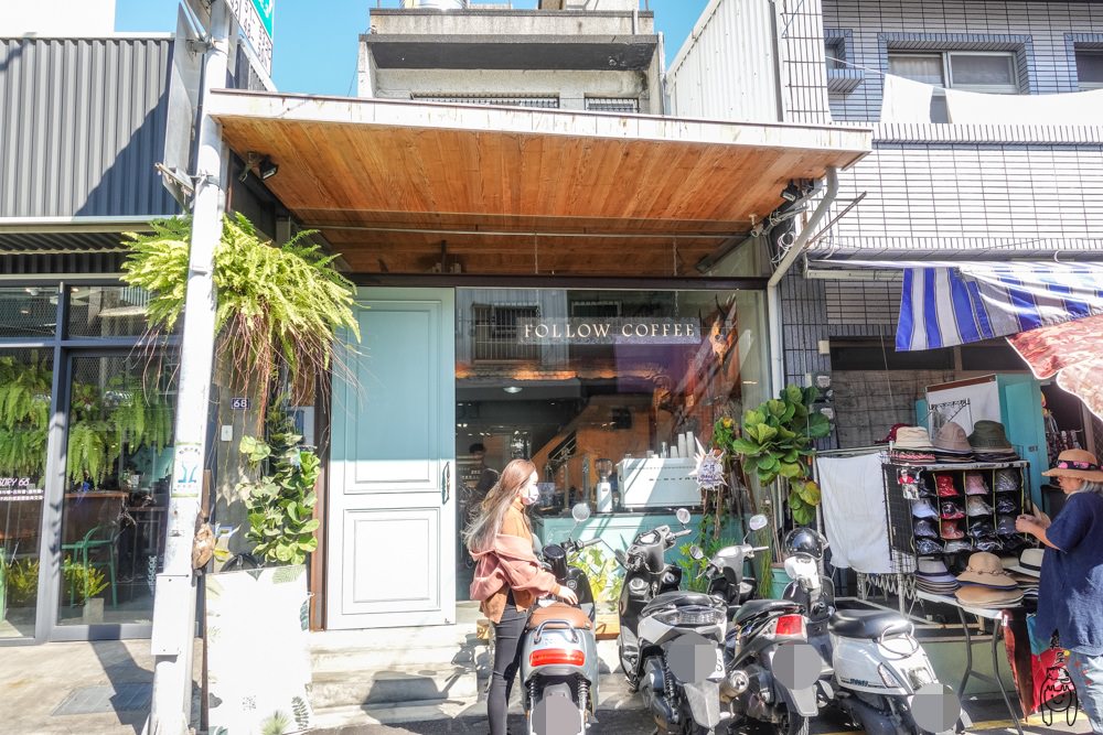 台南早午餐 正興街「花樓三店Follow Coffee lll」 ，必訪的網美早午餐店，在充滿綠意的玻璃屋享用義大利麵、甜點吧！