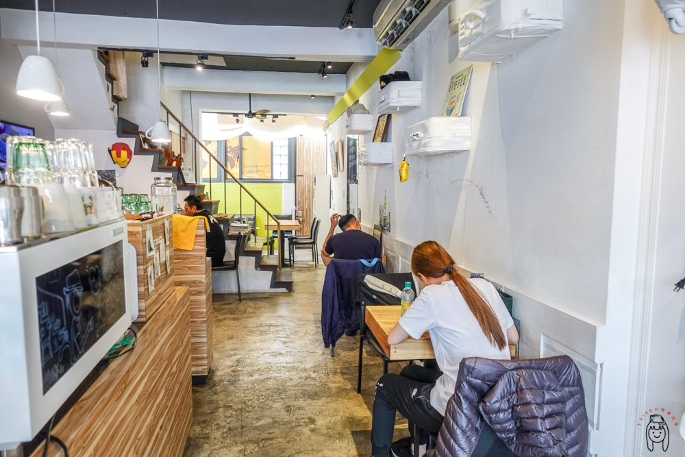 台南東區早午餐 A WAY CAFE，低調的咖啡店兼早午餐店，寧靜的空間，來這裡喝特調咖啡，或是品嚐甜點及美味餐點，享受下午茶時光吧！