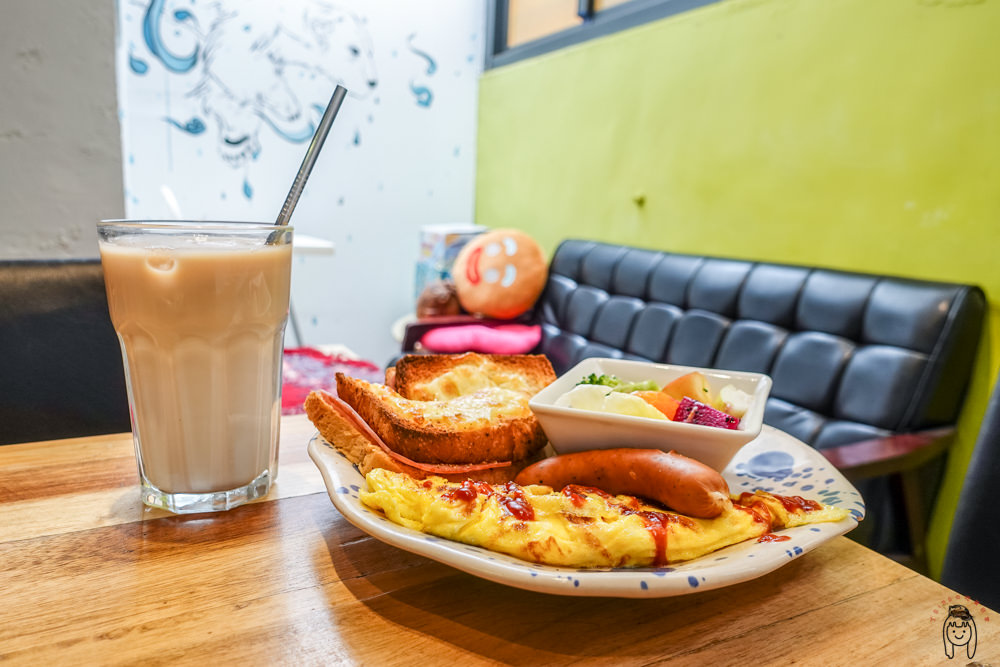 台南東區早午餐 A WAY CAFE，低調的咖啡店兼早午餐店，寧靜的空間，來這裡喝特調咖啡，或是品嚐甜點及美味餐點，享受下午茶時光吧！