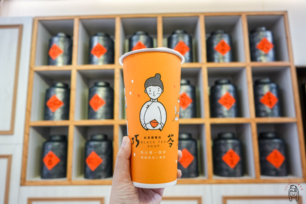 台南東區飲料 裕農路上巧苓紅茶專賣店，人氣必點五種飲品大解析！使用熬煮紅冰糖，取代果糖、代糖，喝起來順口好喝喔～