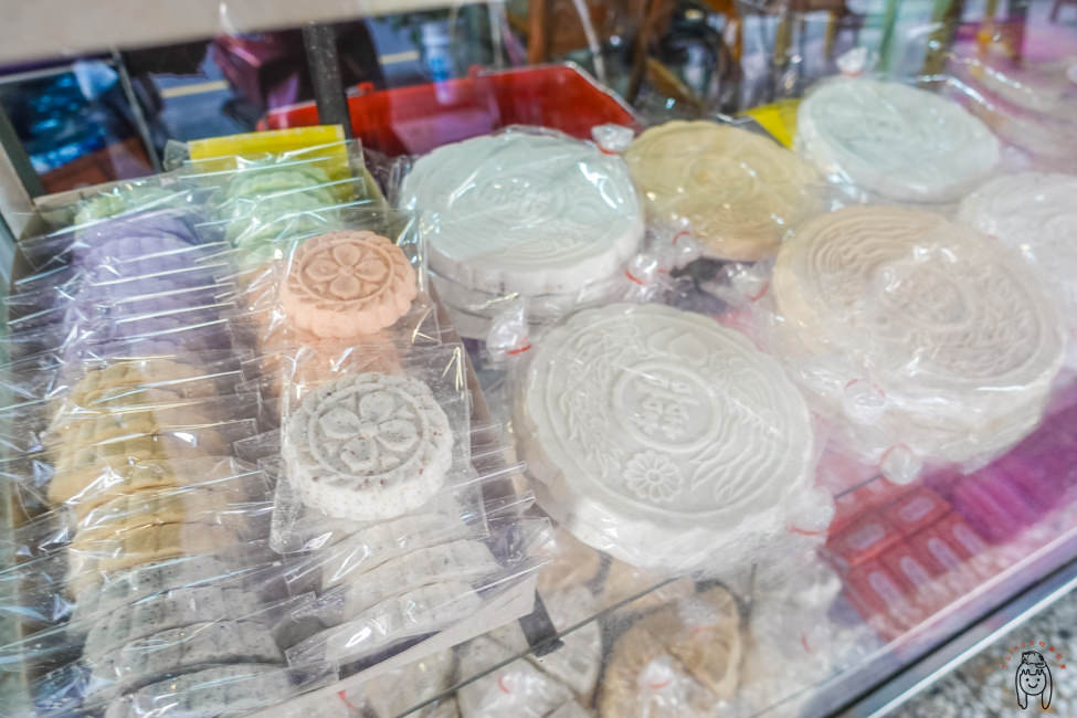 台南老字號柑仔店 進興糖果行，有多種懷舊小零嘴、蜜餞、玩具，逢年過節年貨採買，或是小孩學校同樂會，都可以來這裡挖寶！