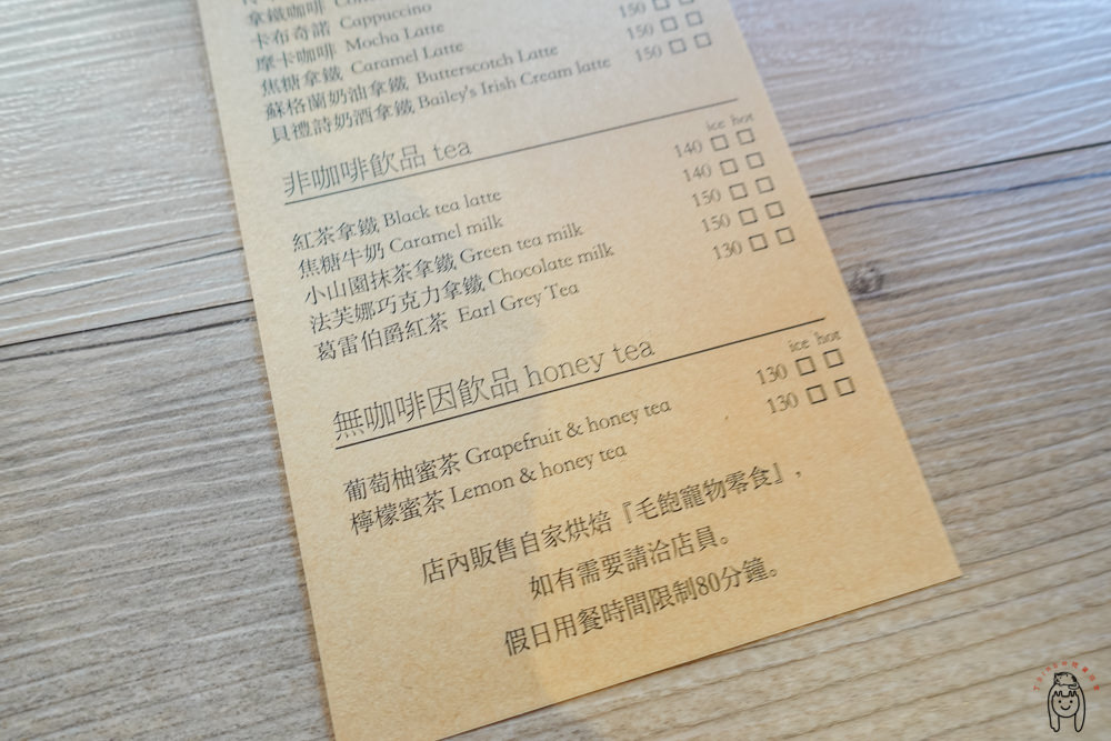台南咖啡館 神農街肥貓咖啡，內有萌貓坐鎮，以及季節限定少女系甜點，來享受愜意的下午茶時光吧！