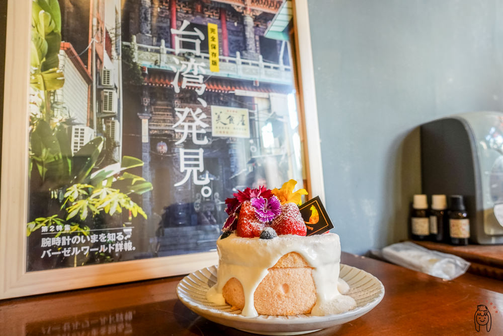 台南咖啡館 神農街肥貓咖啡，內有萌貓坐鎮，以及季節限定少女系甜點，來享受愜意的下午茶時光吧！