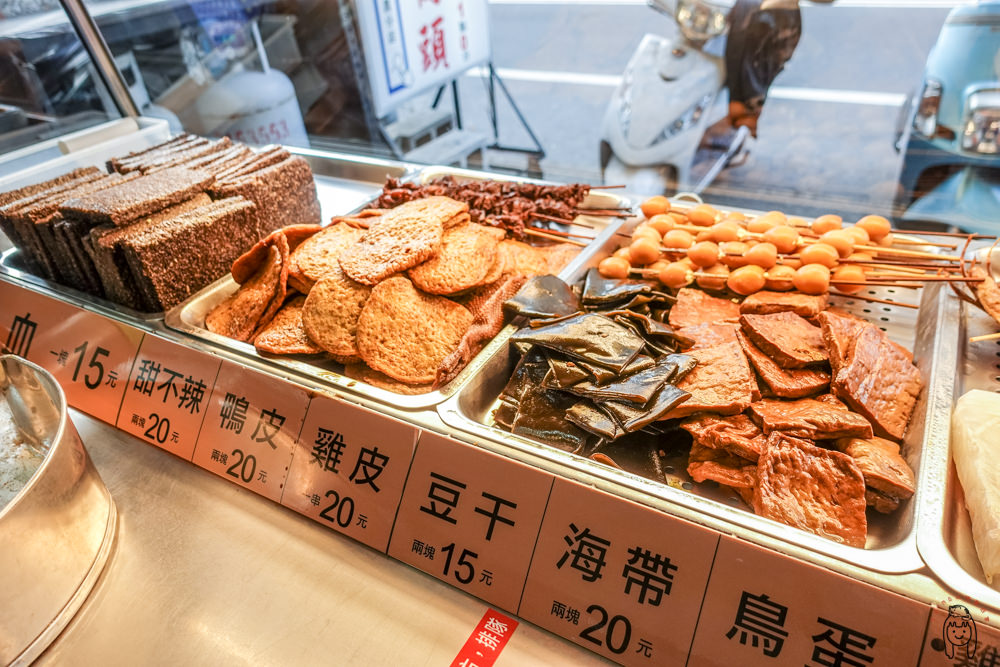 台南東區宵夜 裕農路哈達客東山鴨頭，營業至凌晨一點，吃滷得入味的東山鴨頭解嘴饞吧！