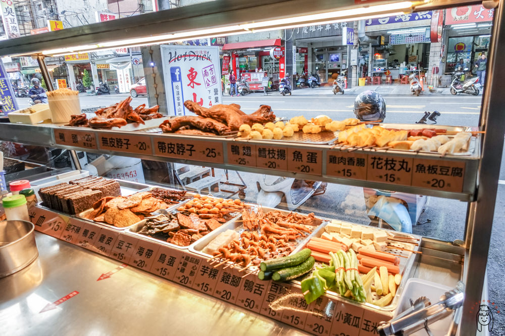 台南東區宵夜 裕農路哈達客東山鴨頭，營業至凌晨一點，吃滷得入味的東山鴨頭解嘴饞吧！