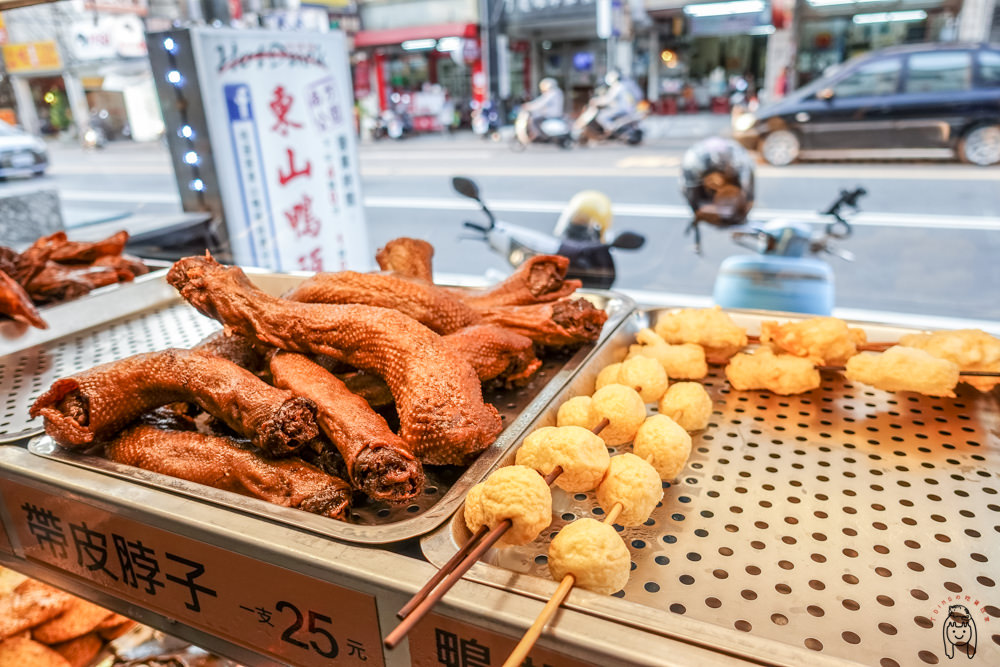 台南東區宵夜 裕農路哈達客東山鴨頭，營業至凌晨一點，吃滷得入味的東山鴨頭解嘴饞吧！