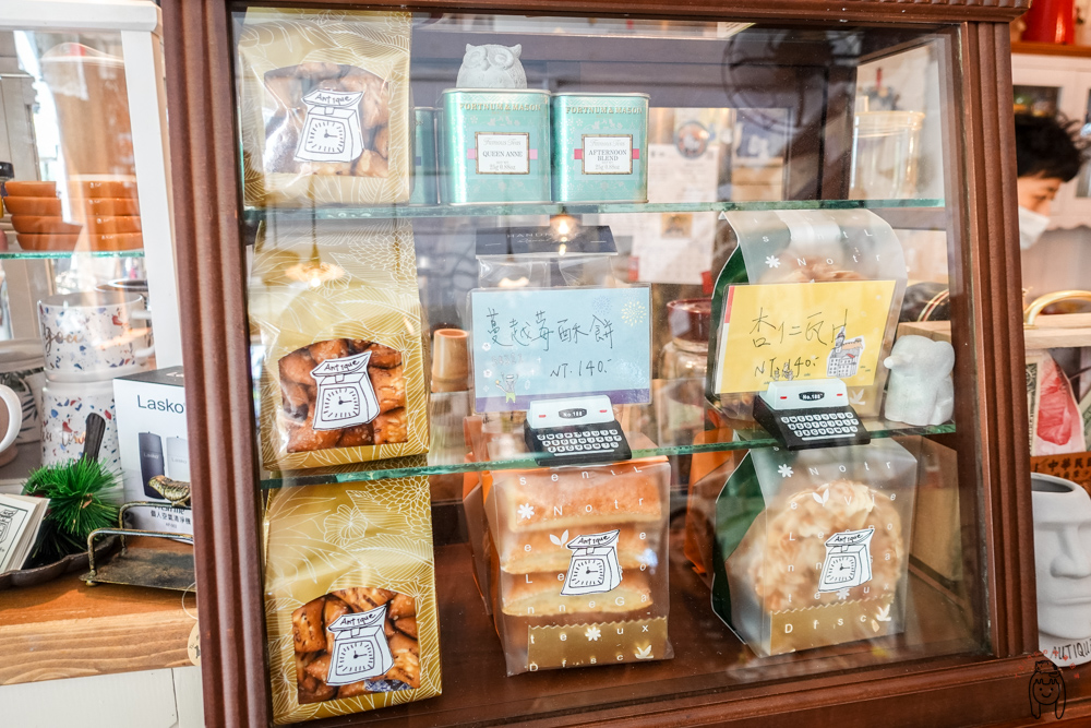 台南東區早午餐 古董咖，是咖啡館也是早午餐，融合古董與雜貨，還有美味的咖啡、帕尼尼、三明治，來這裡度過愜意的下午時光吧！
