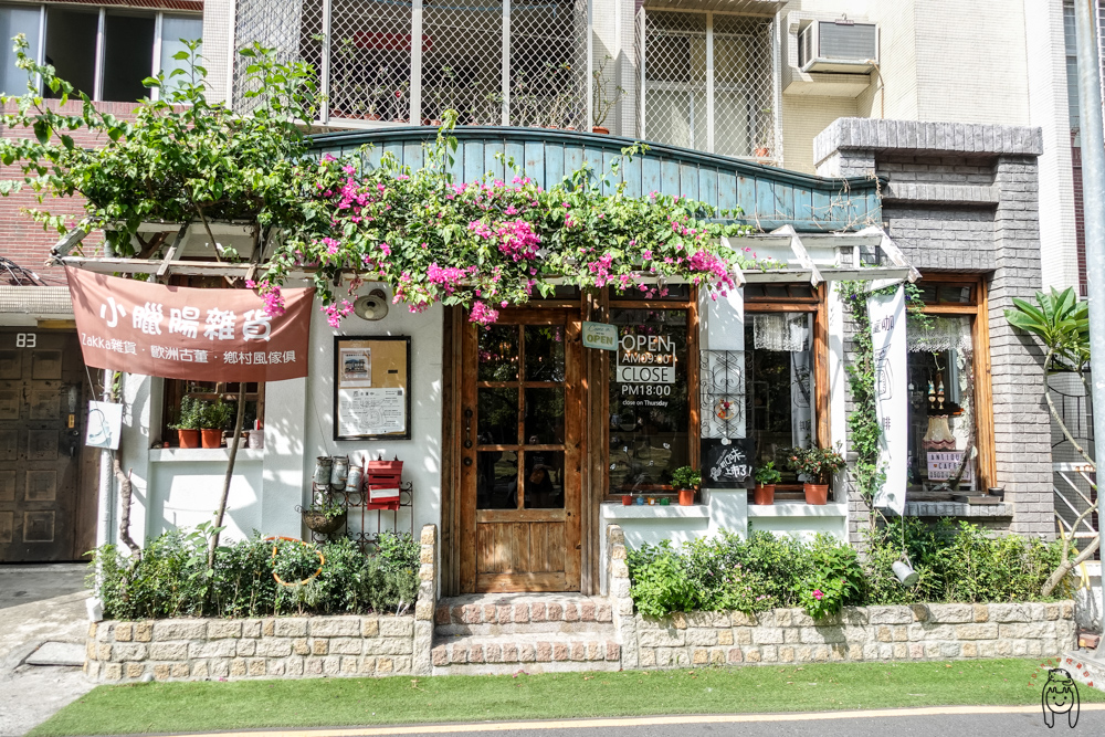 台南東區早午餐 古董咖，是咖啡館也是早午餐，融合古董與雜貨，還有美味的咖啡、帕尼尼、三明治，來這裡度過愜意的下午時光吧！
