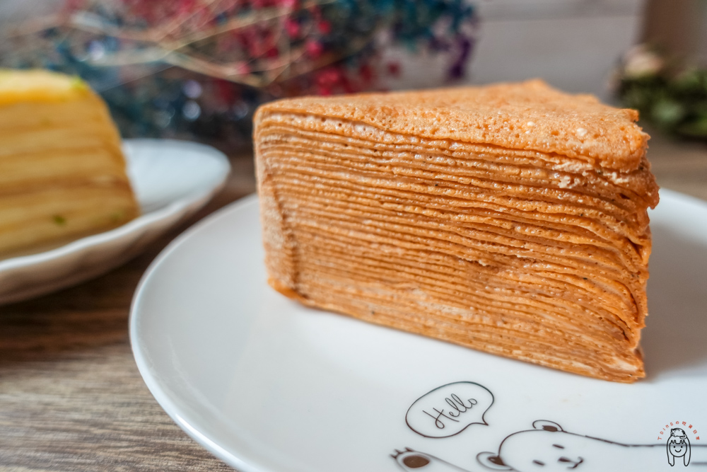 台南東區咖啡館 鉄工咖啡館，純手工製作千層蛋糕、蛋糕捲，甜點每日隨機更換，每天都有不同驚喜！