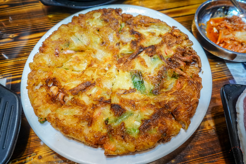 台南東區聚餐餐廳 | 韓朝韓式料理，德安百貨周邊美食，數十種韓式小菜吃到飽，還有套餐可以選擇喔！