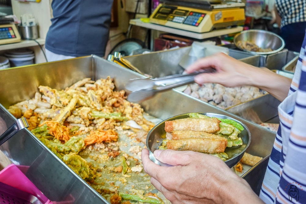 台南北區老市場早餐 | 鴨母寮市場美食，「泉成點心店」，70年老店，必點超人氣美味炸物。
