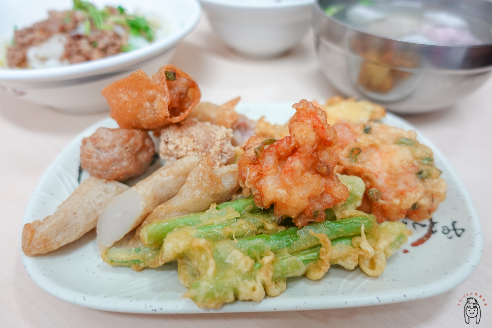 台南北區老市場早餐 | 鴨母寮市場美食，「泉成點心店」，70年老店，必點超人氣美味炸物。
