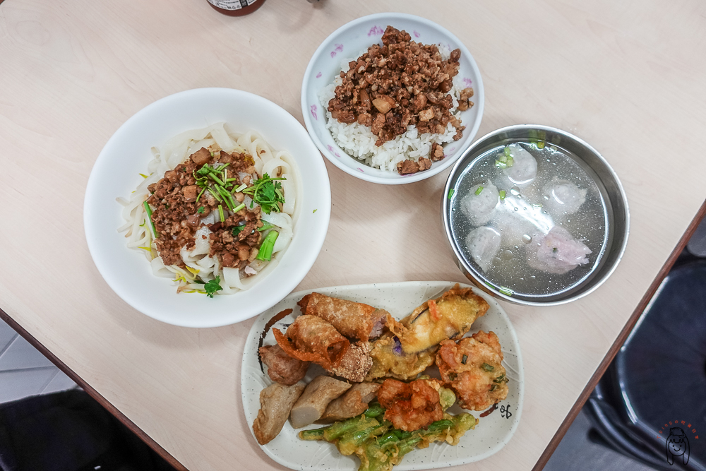 台南北區老市場早餐 | 鴨母寮市場美食，「泉成點心店」，70年老店，必點超人氣美味炸物。