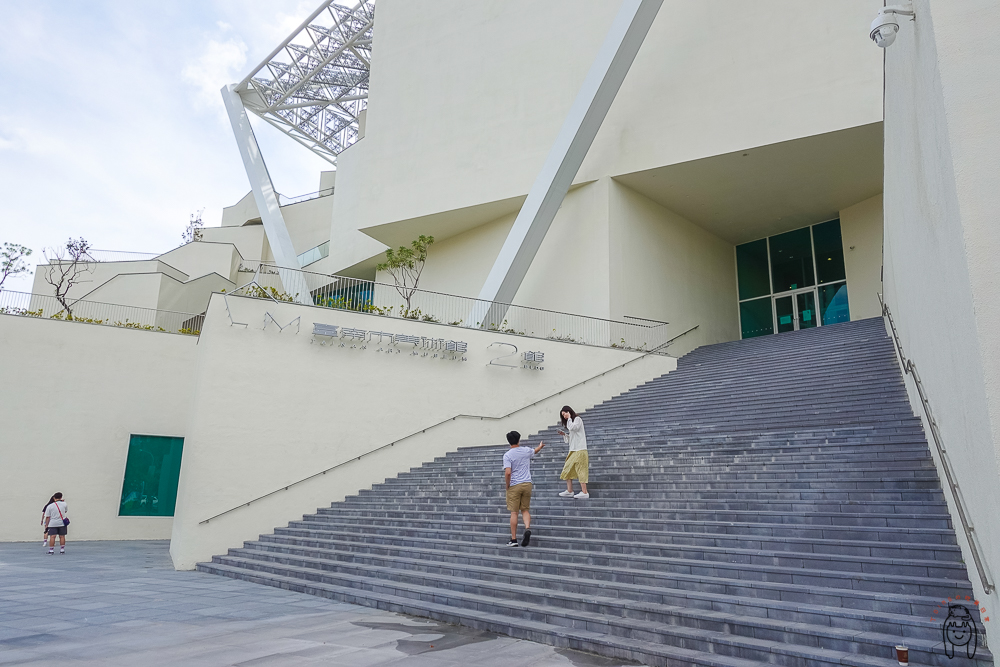 台南景點 | 臺南市美術館，IG美拍新地標，有豐富展覽，提供完整停車交通資訊、展覽時間、設施介紹。
