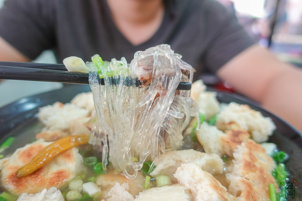 台南東區美食 | 鄭記肉夾饃，超巨大的13種口味肉夾饃，口味特殊的小菜，道地口味的陝西美食在這裡！