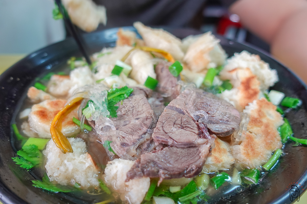 台南東區美食 | 鄭記肉夾饃，超巨大的13種口味肉夾饃，口味特殊的小菜，道地口味的陝西美食在這裡！