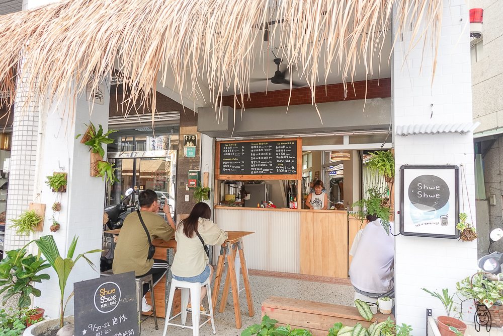台南中西區美食｜shwe shwe隨隨，青年路東南亞特色小店，大推印尼炒泡麵、香蕉煎餅跟咖椰吐司，點套餐更划算喔！