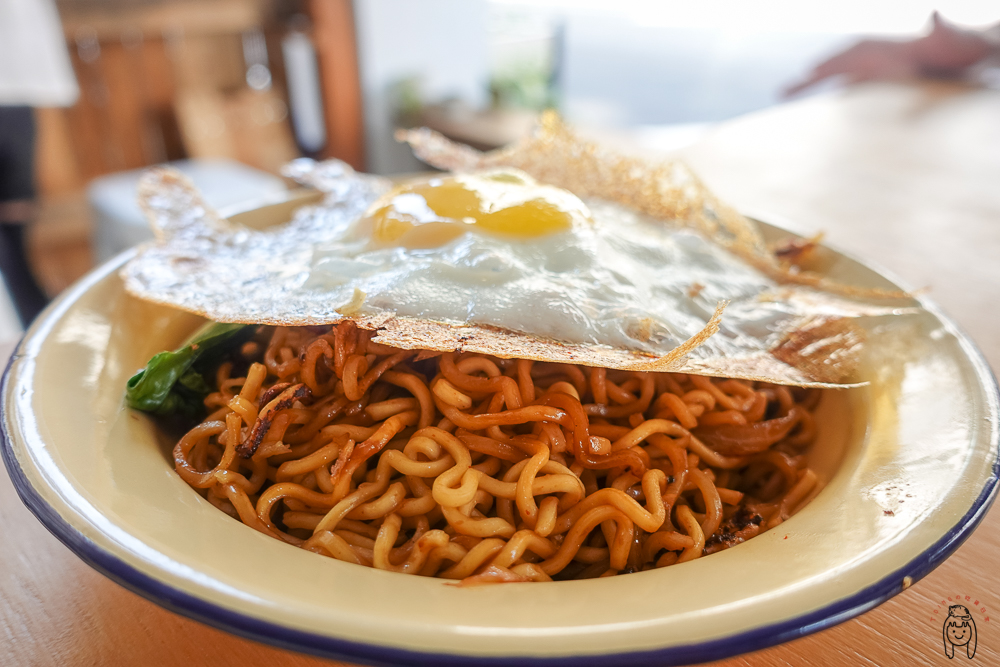 台南中西區美食｜shwe shwe隨隨，青年路東南亞特色小店，大推印尼炒泡麵、香蕉煎餅跟咖椰吐司，點套餐更划算喔！