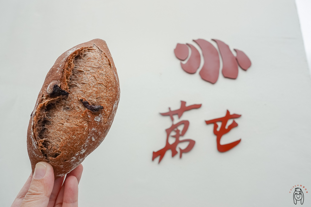 台南東區麵包店｜萬屯麵包工作室，隱藏小巷烘焙料理所，兩小時限量販售麵包，用自己養的酵母做麵包。