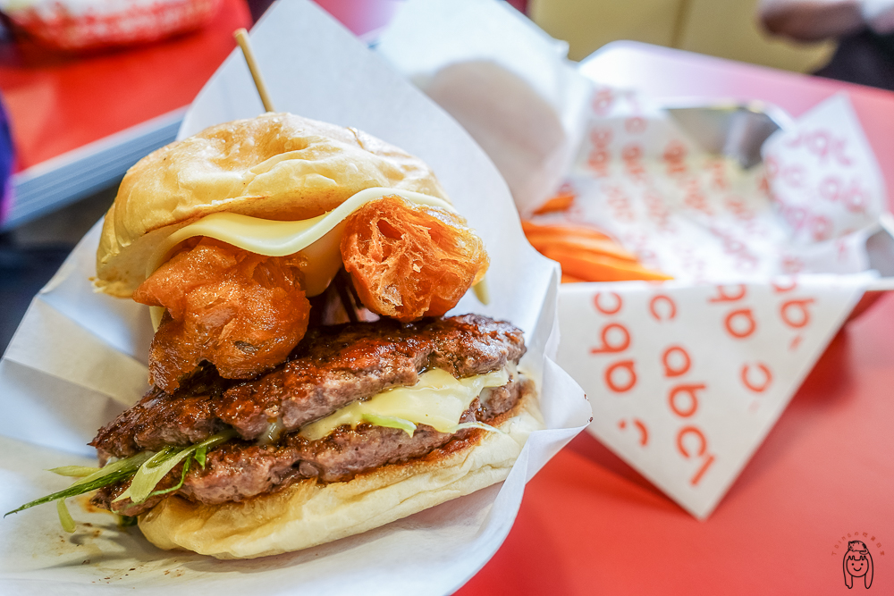 台南中西區美食｜ABC Burger，尊王路必訪道地美式漢堡店，激推銷魂多汁雙層漢堡肉！