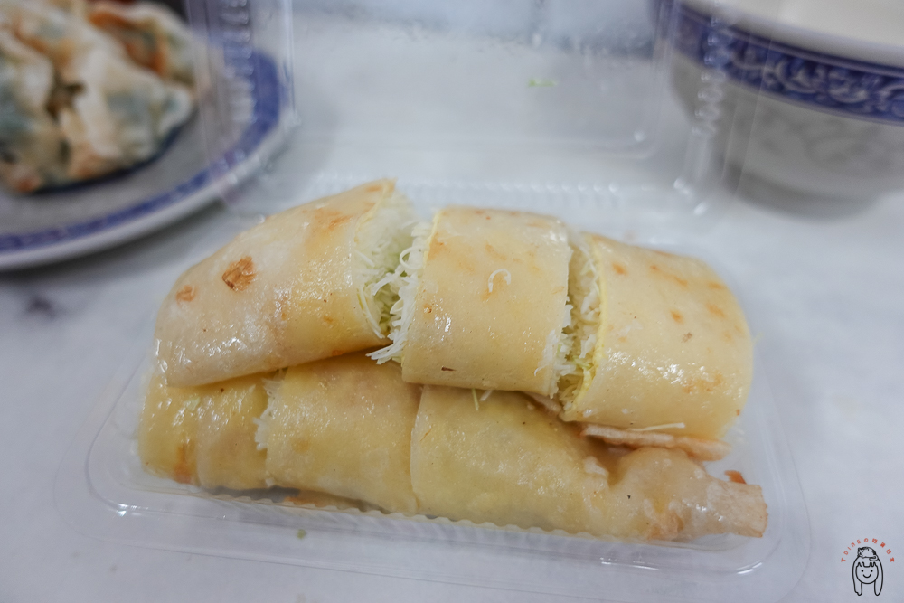 台南東區宵夜 | 勝利早點，成大學生最愛銅板價宵夜，餐點豐富，大推沙拉蛋餅、吐司跟豆漿。