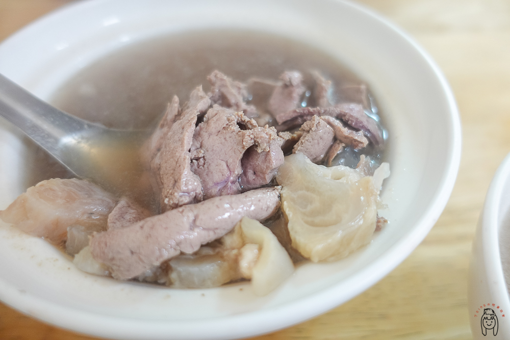 台南北區早餐 | 西羅殿牛肉湯，公園路首推牛肉湯，喝清甜牛肉湯附免費肉燥飯，澎湃早餐底加！