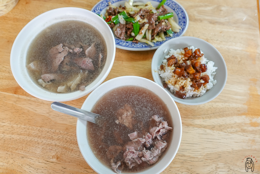 台南北區早餐 | 西羅殿牛肉湯，公園路首推牛肉湯，喝清甜牛肉湯附免費肉燥飯，澎湃早餐底加！