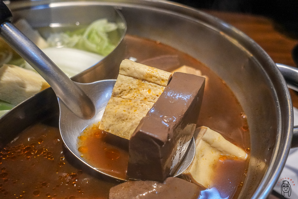 台南東區火鍋｜劉麻辣世家，內行饕客才知道的麻辣鍋，特殊麻辣甘甜湯頭，一吃就上癮！