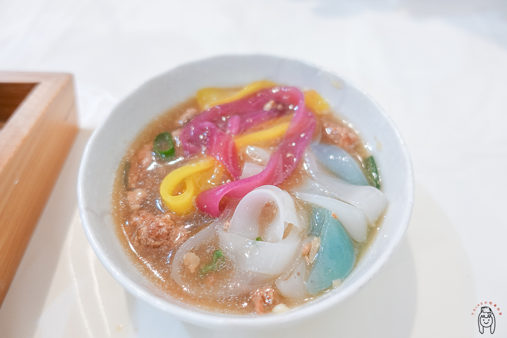 高雄美濃美食｜軒味屋，手工軟Ｑ蔬果彩色粄條，限定營業四小時，晚來吃不到！美濃必訪美食！