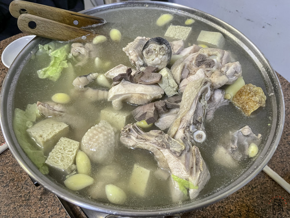 台南北區火鍋｜馨味薑母鴨，內行人必吃胡椒白菜雞、三杯雞，冬天不吃這火鍋太可惜！