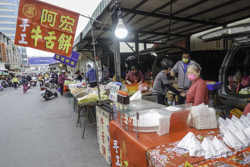 台南市場美食｜阿宏牛舌餅，出沒在菜市場，只要$10的現點現煎古早味牛舌餅！