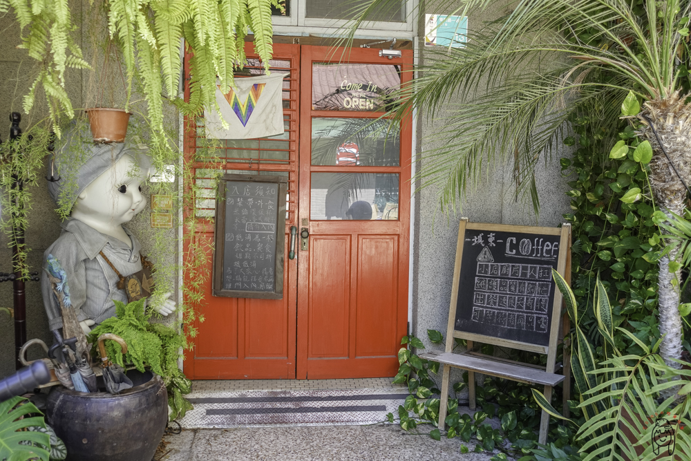 台南東區早午餐｜城東合作社咖啡，巷弄內老屋咖啡館，有特別的台灣造型米食早午餐，跟帕里尼三明治喔！