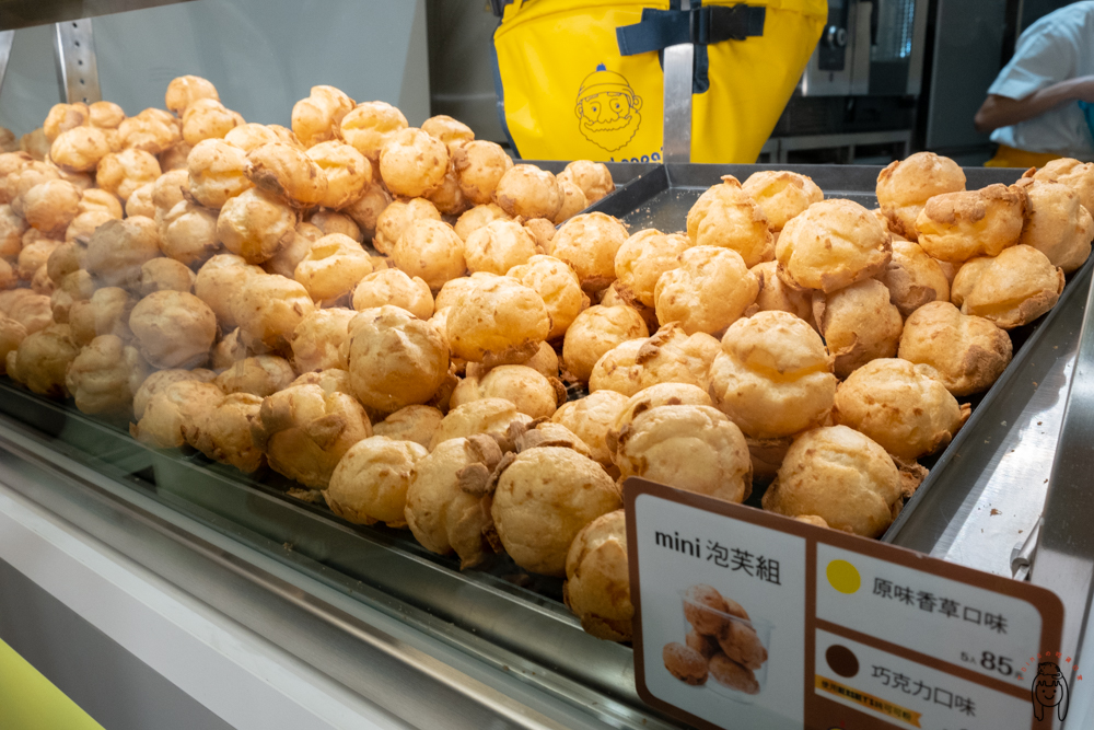 台南三井Outlet美食｜Beard Papa's日式泡芙工房，HERSHEY'S期間限定口味，四種泡芙口感一次介紹！